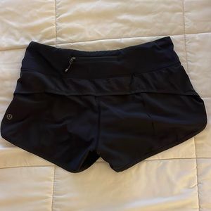 Lululemon Speed Up Short - low rise 2.5” - size 4 - black - circa 2016
